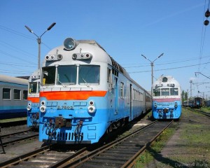 Поїзди Д1 радянських часів списали майжу всюди, окрім України, де їм купують запчастини на десятки мільйонів.