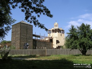 Ще у 1999 році в урочищі «Наталка» почали будувати шоу-парк «Золоті ворота» з фортецею 27 метрів у вишину. Та й закинули…