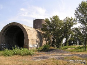 На території «Наталки» є вхід до Північного тунелю під Дніпром.