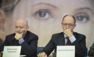 Олександр Турчинов і Арсеній Яценюк забрали з собою в розкол купу кадрів Юлії Тимошенко.