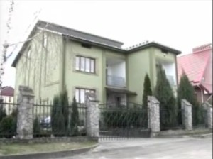 Будинок Ірини Волоско (стоп-кадр з відео програми «Хто тут живе?» телеканалу ZIK)