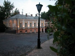Андріївський 22-а