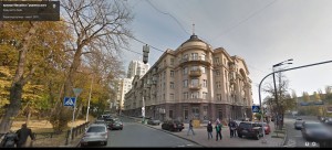     Будинок по вул.Грушевського, 9 неподалік від Ащміністрації президента, у якому мають квартири Петро Порошенко і Андрій Остапко.