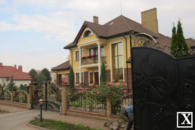 Будинок секретаря земельної комісії Луцької міськради Валерія Бондарука