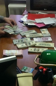 Гроші, вилучені під час обшуків у хабарників з столичного ДАІ 