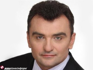 Віктор Бойко у 2005 році очолював держрезерв. Звільнено з посади після порушення карної справи за закупівлю дизпалива, яке коштувало бюджету зайвих 20 млн грн. Залишився на свободі, був народним депутатом від блоку Литвина. Потім був заступником міністра АПК і міністром екології.
