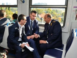 Олексій Кривопішин вже щось радить меру Києва Віталію Кличку.