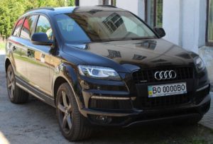 Автомобіль прокурорського сина. Дворічне авто Audi Q7 продають за ціною від 1,2 млн грн.
