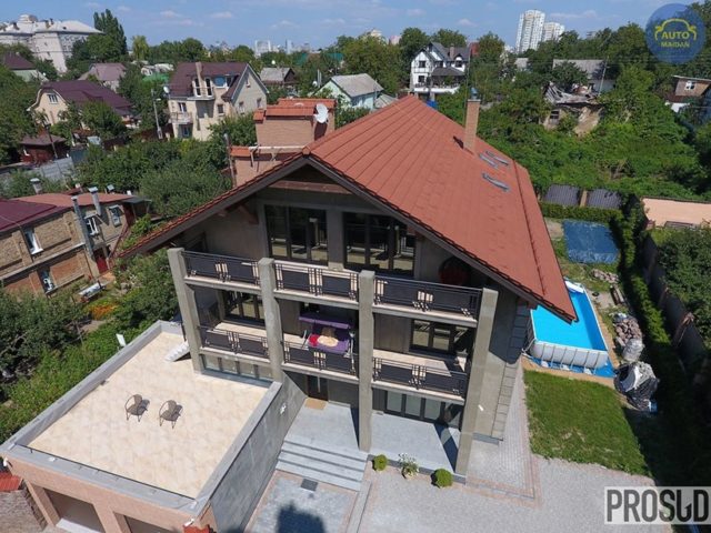 Будинок Мамчура в Голосіївському районі Києва