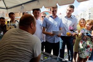 Білоцерківець і Кличко перевіряють документи торговців